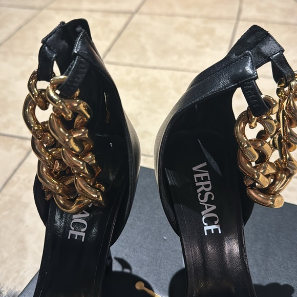 Versace chain heels size 39 - Picture 4 of 4